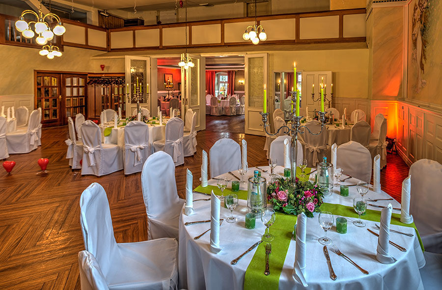 Landhotel Schwarzer Adler Suelzetal Бизнес фото